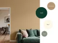 Inspirierende Wandfarben für Ihr Wohnzimmer: Ein gemütliches Sofa in tiefem Grün vor einem warmen Sandton.