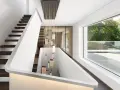 Modernes Treppenhaus gestalten: Schwebende Holzstufen, weiße Wände und eine Kaskade aus Glasleuchten schaffen ein elegantes Ambiente.