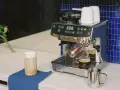 Moderne Kaffeemaschine mit Milchkaffee und Espresso, tolle Ideen für deine Kaffee-Ecke.