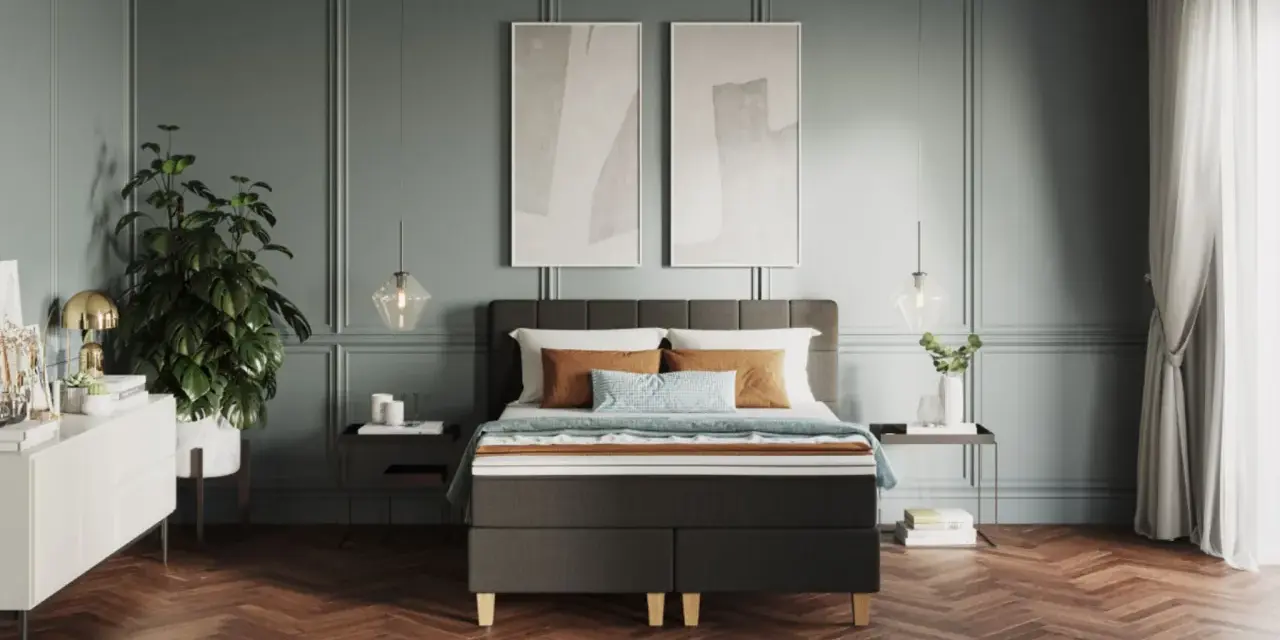 Elegante wandverkleidung innen ideen: ein Schlafzimmer mit Paneelen, einem Bett, Pflanzen und Kunst.