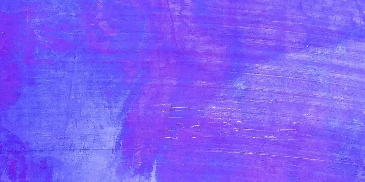 Abstrakte Textur mit sanftem lila mischen, wie ein Himmel bei Sonnenuntergang.