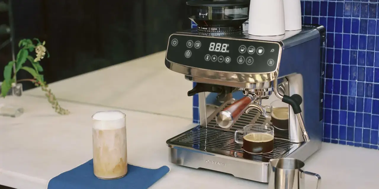 Moderne Kaffeemaschine mit Milchkaffee und Espresso, tolle Ideen für deine Kaffee-Ecke.