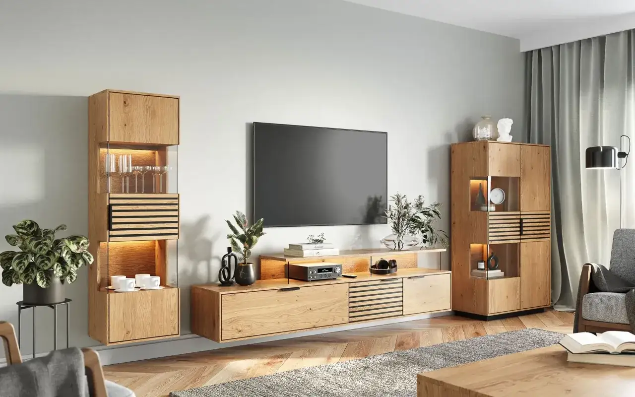 Modern Wohnwand mit Vitrinen und TV-Möbel. Die warmen Holztöne von Eiche und Buche kombinieren sich zu einem stilvollen Ensemble.